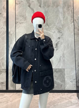 Load image into Gallery viewer, Louis Vuitton Heavy Gradient Washed Letter Positioning Print Denim Jacket - مناسب للجنسين