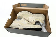 Load image into Gallery viewer, New Balance 2002R Beig