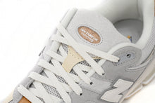 Load image into Gallery viewer, New Balance 2002R White Grey