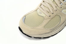 Load image into Gallery viewer, New Balance 2002R Beig