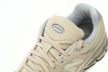 Load image into Gallery viewer, New Balance 2002R Beig