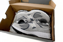 Load image into Gallery viewer, New Balance 2002R White Grey