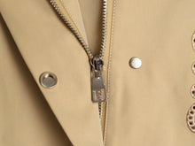 Load image into Gallery viewer, Loewe 25FW chest embroidered work jacket - مناسب للجنسين