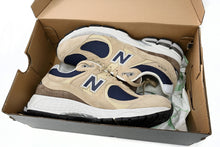 Load image into Gallery viewer, New Balance 2002R Aark Blue