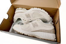 Load image into Gallery viewer, New Balance 2002R Shallow Cream