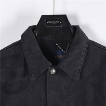 Load image into Gallery viewer, Louis Vuitton Heavy Gradient Washed Letter Positioning Print Denim Jacket - مناسب للجنسين
