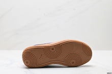Load image into Gallery viewer, PUMA Club Klassika Suede
