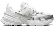 Load image into Gallery viewer, V2K Run low-top sneakers
