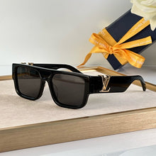 Load image into Gallery viewer, LV Sleek Square Sunglasses
