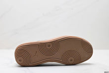 Load image into Gallery viewer, PUMA Club Klassika Suede
