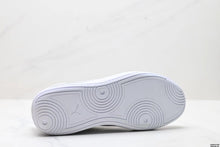 Load image into Gallery viewer, PUMA Club Klassika Suede
