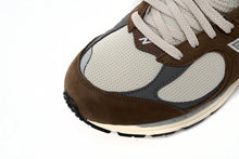 Load image into Gallery viewer, New Balance 2002R Brown Gray
