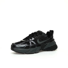 Load image into Gallery viewer, V2K Run low-top sneakers
