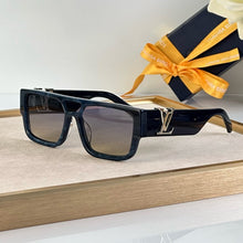 Load image into Gallery viewer, LV Sleek Square Sunglasses
