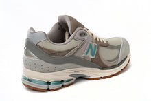 Load image into Gallery viewer, New Balance 2002R Brown Emerald Green
