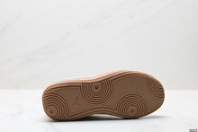 Load image into Gallery viewer, PUMA Club Klassika Suede
