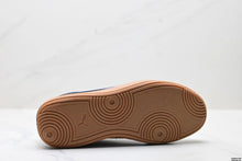 Load image into Gallery viewer, PUMA Club Klassika Suede
