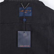 Load image into Gallery viewer, Louis Vuitton Heavy Gradient Washed Letter Positioning Print Denim Jacket - مناسب للجنسين
