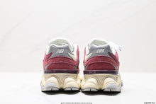 Load image into Gallery viewer, NEW BALANCE 9060
