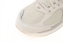 Load image into Gallery viewer, New Balance 2002R Shallow Cream

