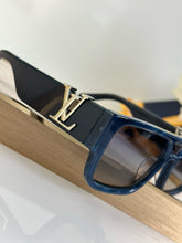 Load image into Gallery viewer, LV Sleek Square Sunglasses
