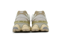 Load image into Gallery viewer, U9060JAM 9060 &#39;Sea Salt Brown&#39;
