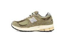 Load image into Gallery viewer, New Balance 2002R Sea Army Green Grey
