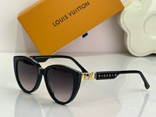 Load image into Gallery viewer, LOUIS VUITTON  Sunglasses
